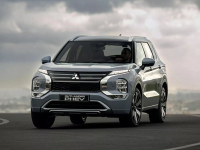 Giá xe Mitsubishi Outlander 2025: Bảng giá niêm yết và lăn bánh tháng 9