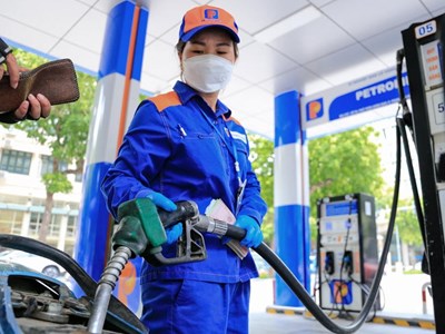 Giá xăng dầu hôm nay 8.9.2025: Xăng tăng nhẹ, dầu diesel ổn định