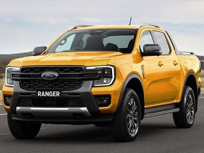 Ford Ranger 2025: Giá lăn bánh tháng 9 từ 700 triệu đồng