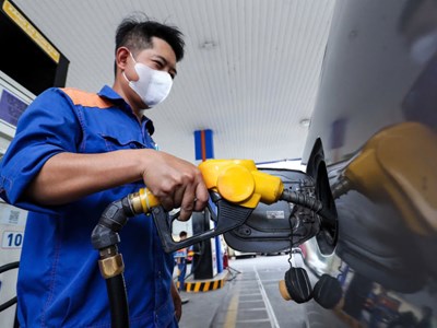 Giá xăng dầu hôm nay 9.9.2025: Xăng giữ giá, dầu thô thế giới giảm