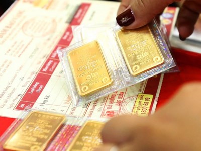 Giá vàng hôm nay 12.9.2025: Trong nước hạ nhiệt, thế giới neo cao