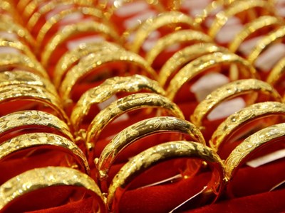 Giá vàng hôm nay 13.9.2025: Trong nước lao dốc, thế giới vững đỉnh