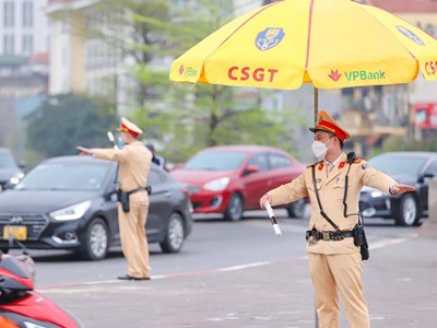 Quy định mới về việc CSGT dừng xe kiểm soát: Những điểm đáng chú ý