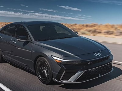 Hyundai Elantra 2025: Sedan hạng C giá tốt, nhiều ưu đãi tháng 10