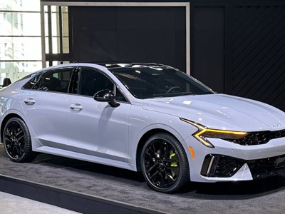 KIA K5 tháng 10.2025: Sedan hạng D giá tốt 'FULL' công nghệ