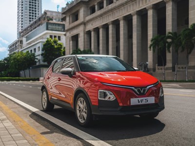 VinFast VF5 giảm giá kỷ lục, cạnh tranh mạnh mẽ trong phân khúc SUV điện mini