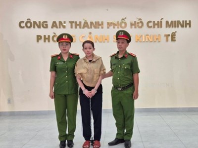 Bắt DJ Ngân 98 vì sản xuất, buôn bán hàng giả thực phẩm