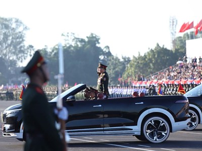 VinFast VF 9 dẫn đầu đoàn diễu binh Quốc khánh Lào