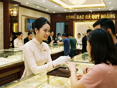 Giá vàng hôm nay giảm mạnh, SJC bán ra 154,5 triệu đồng/lượng