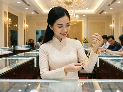 Giá vàng hôm nay 4.12: Vàng trong nước đứng vững, thế giới bật tăng