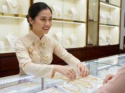 Giá vàng hôm nay 5.12: SJC giảm nhẹ, vàng thế giới dao động