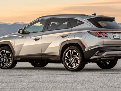 Hyundai Tucson 2025 giảm giá và quà tặng hấp dẫn chào cuối năm