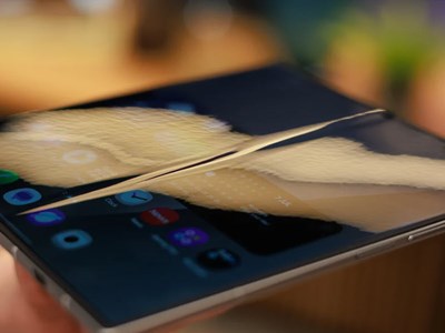 Galaxy Z Fold 8 đối đầu iPhone Fold bằng phiên bản rộng