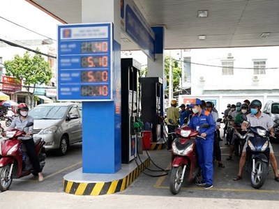 Giá xăng dầu hôm nay 23.12: Thế giới chưa bứt phá