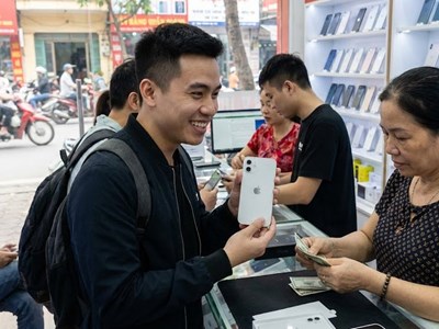 Có 8 triệu nên mua iPhone 12 cũ hay máy Android mới?