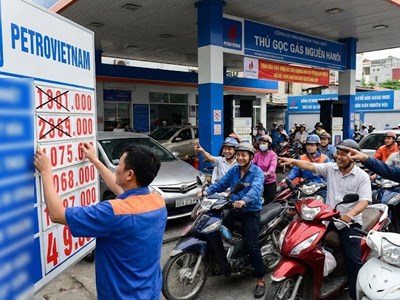 Giá xăng dầu hôm nay 26.12: Trong nước giảm sâu sau kỳ điều chỉnh