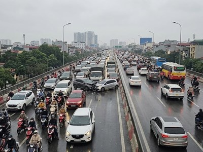 Giao thông Hà Nội sáng 10.1: Nhiều tuyến đường ùn dài từ sớm
