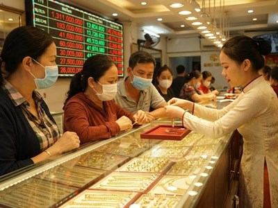 Giá vàng hôm nay 12.1: Nhà đầu tư nên chờ hay mua?