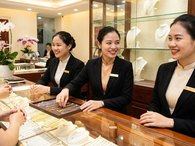 Giá vàng hôm nay 17.1: SJC bán ra 162,8 triệu đồng/lượng