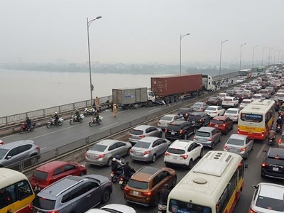 Giao thông Hà Nội sáng 23.1: Cầu Thăng Long và loạt trục chính “đứng hình”