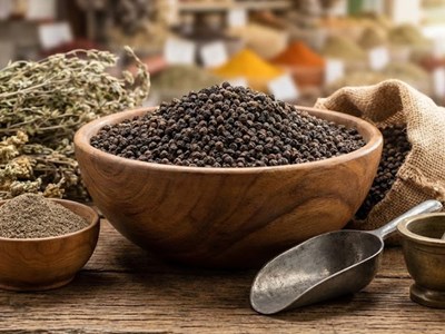 Giá hồ tiêu hôm nay 2.2.2026: Neo cao sát mốc 152.000 đồng/kg