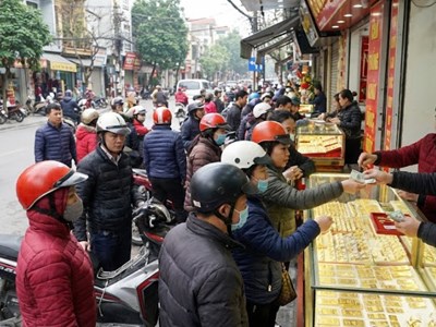 Giá vàng hôm nay 12.2: Ổn định, nhà đầu tư chờ sóng mới