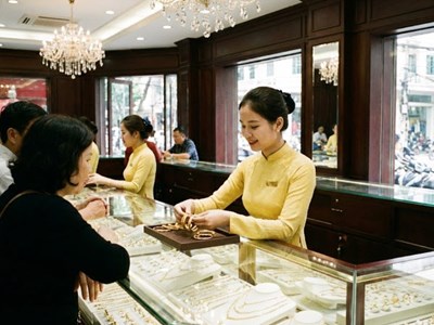 Giá vàng hôm nay 18.2: Thế giới giảm sâu, SJC đứng im chờ sóng lớn