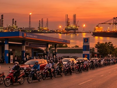 Giá xăng dầu hôm nay 20.3: Tăng mạnh sau điều hành đêm qua