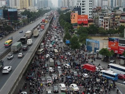 Giao thông Hà Nội sáng 23.3: Vành đai 3 ùn dài, đường trơn do mưa phùn