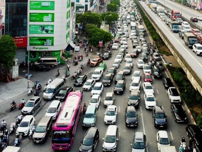 Giao thông Hà Nội sáng 31.3: Nguyễn Xiển bị ùn tắc do xe khách dừng đỗ