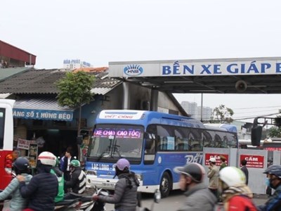 Giao thông Hà Nội sáng 8.4: Va chạm gần Giáp Bát, giao thông ùn tắc