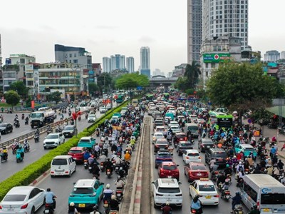 Giao thông Hà Nội sáng 9.4: Vành đai 3 ùn dài, xe đầu kéo gặp sự cố