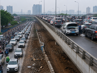 Giao thông Hà Nội sáng 7.5: Đường Láng kẹt xe kéo dài