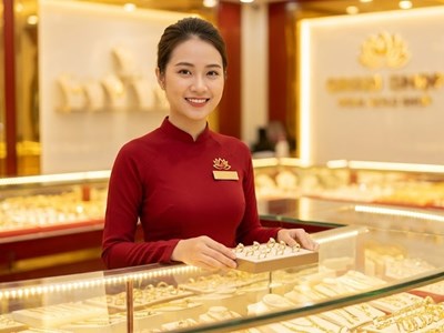 Giá vàng hôm nay 18.8: SJC nhích nhẹ, vàng thế giới áp sát vùng đỉnh