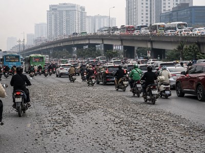 Giao thông Hà Nội sáng 22.8: Vành đai 3 ùn chậm, đá sỏi đổ dài trên Đại lộ Thăng Long