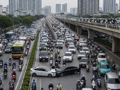 Giao thông Hà Nội sáng 25.8: Nguyễn Xiển ùn đông, Vành đai 2 có va chạm