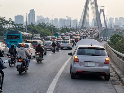 Giao thông Hà Nội sáng 4.9: Xe gặp sự cố trên cầu Nhật Tân
