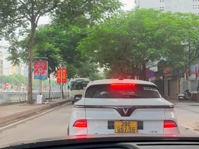Giao thông Hà Nội sáng 9.9: Xe cẩu hỏng chặn lối lên Vành đai 2, Ngã Tư Sở ùn dài