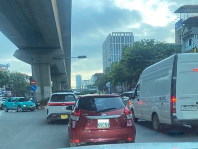 Giao thông Hà Nội sáng 14.9: Xe máy tràn vào làn 100 km/h trên Đại lộ Thăng Long