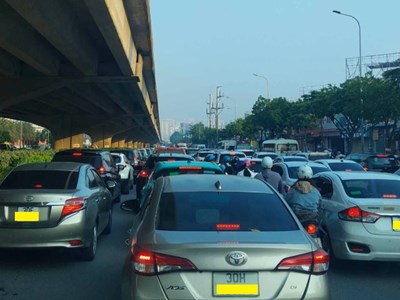 Giao thông Hà Nội sáng 21.9: Xa La ùn sau va chạm, nhiều cửa ngõ xếp hàng dài