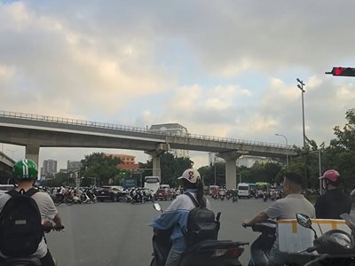 Giao thông Hà Nội sáng 1.10: Tôn Thất Tùng bắt đầu tắc, cầu Thăng Long chậm dần