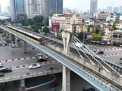 Giao thông Hà Nội sáng 5.10: Lối lên cầu Chương Dương ùn dài tới Hồng Tiến