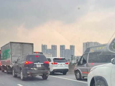 Giao thông Hà Nội sáng 8.10: Vành đai 3 ùn rất dài, La Thành - Sơn Tây xảy ra va chạm