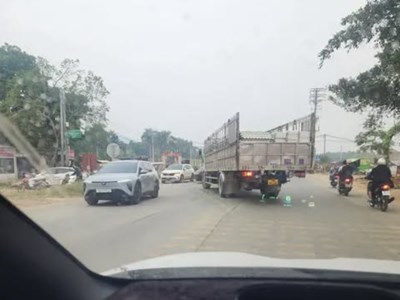 Giao thông Hà Nội sáng 10.10: Cầu Thăng Long ùn hướng Nội Bài