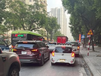 Giao thông Hà Nội sáng 14.10: Ô tô gặp sự cố tại nút Nguyễn Trãi