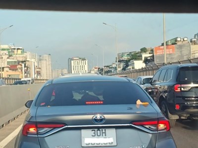 Giao thông Hà Nội 19.10: Cầu Thăng Long tắc dài, Ngã Tư Sở ùn lớn