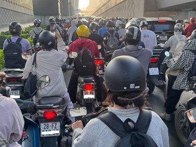 Giao thông Hà Nội sáng 21.10: Va chạm tại lối lên Vành đai 3, nhiều tuyến ùn dài