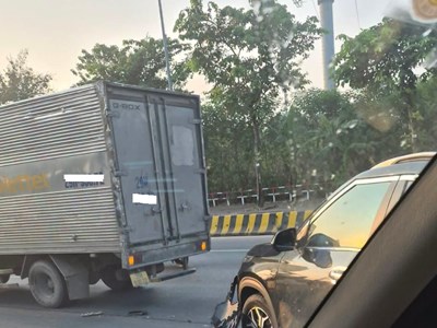 Giao thông Hà Nội sáng 28.10: Cầu Thanh Trì ùn sau sự cố xe tải