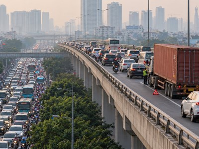 Giao thông Hà Nội sáng 30.10: Hồ Tùng Mậu ùn từ Đại học Thương mại hướng Mai Dịch