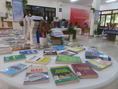 Trưng bày sách thành tác phẩm nghệ thuật để bạn đọc thưởng lãm